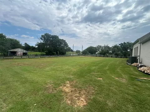 Exterior - 9604 Hester Ln, Argyle, TX 76226 photo 8 of 10