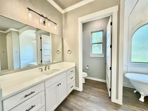 Bath - 9604 Hester Ln, Argyle, TX 76226 photo 1 of 8