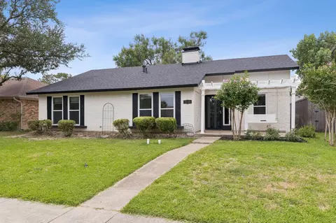 2218 Greenvalley Dr, Carrollton, TX 75007