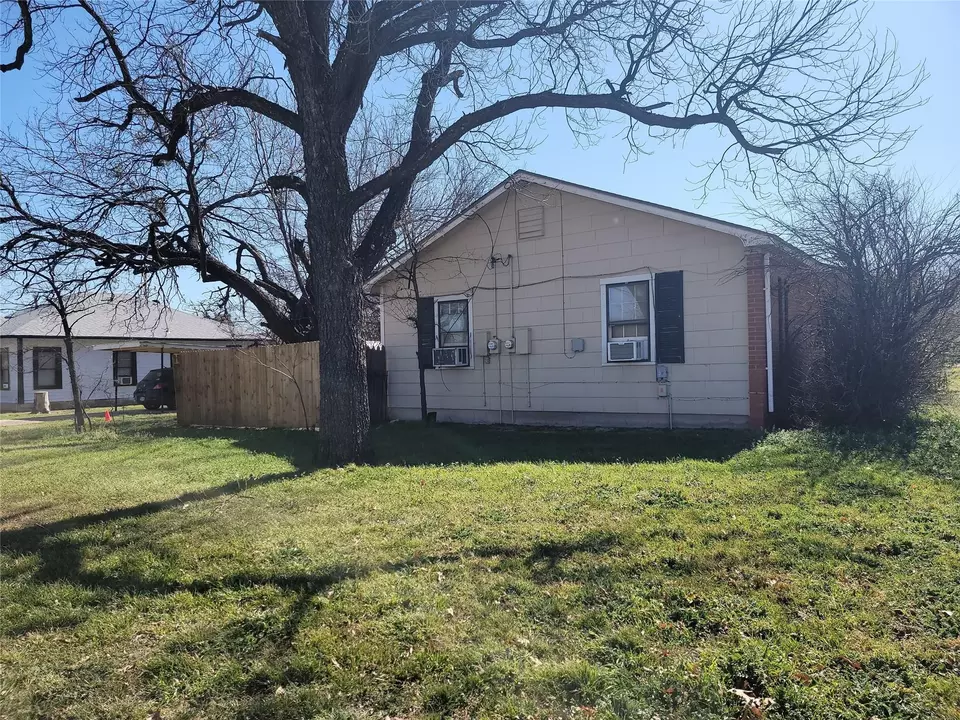 Exterior - 639 Grape St, Abilene, TX 79601 photo 5 of 9