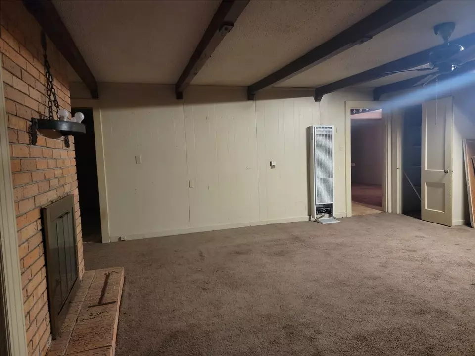 Living - 639 Grape St, Abilene, TX 79601 photo 4 of 7