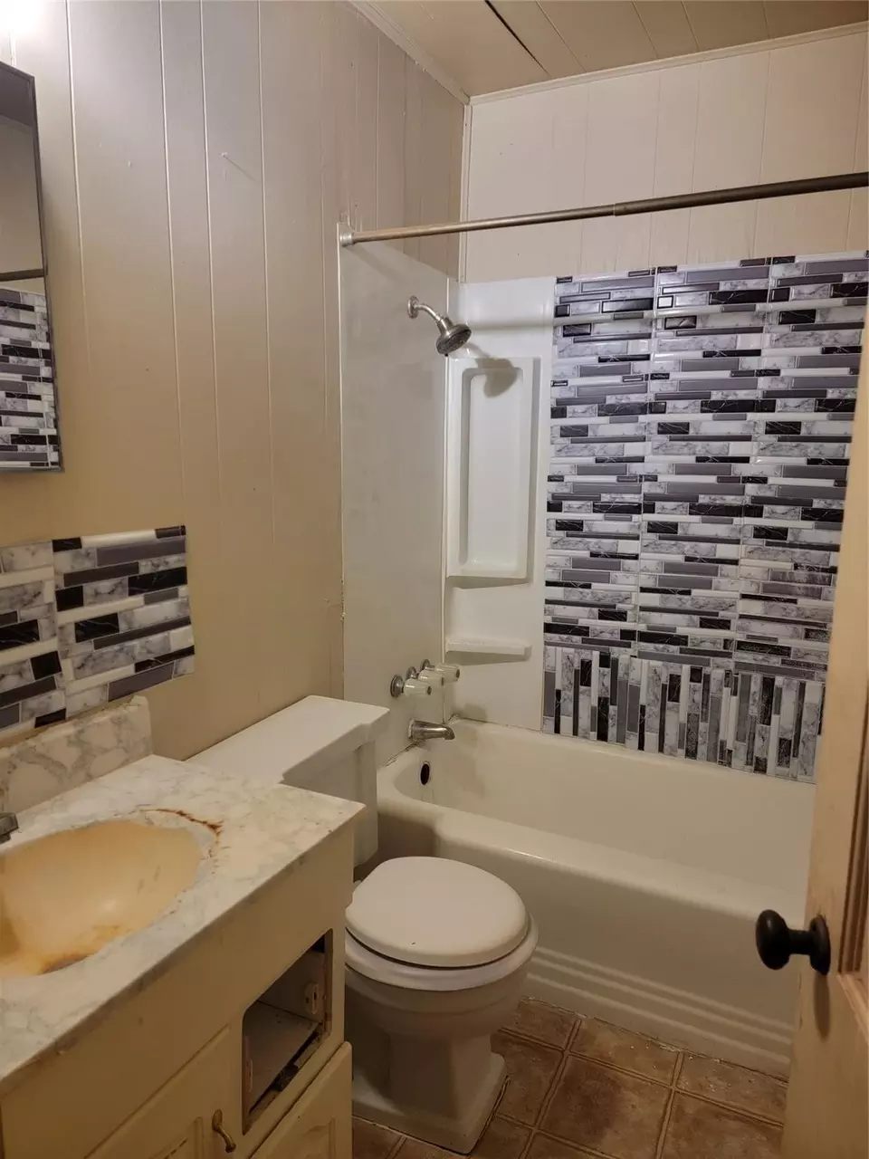 Bath - 639 Grape St, Abilene, TX 79601 photo 1 of 5
