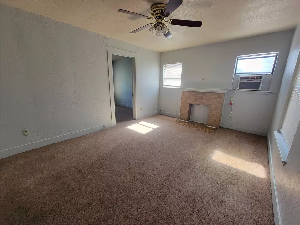Living - 639 Grape St, Abilene, TX 79601 photo 6 of 7