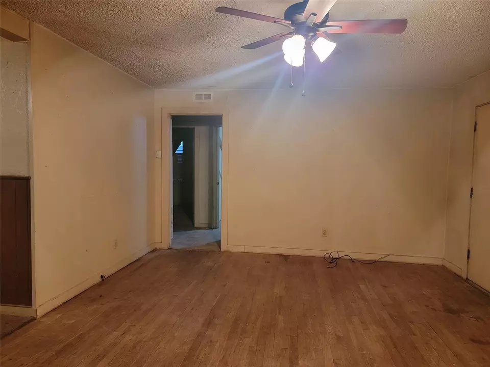 Living - 639 Grape St, Abilene, TX 79601 photo 1 of 7