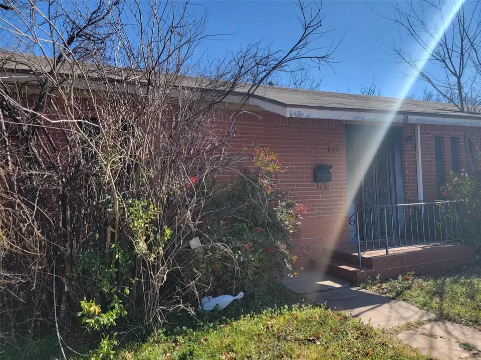 Exterior - 639 Grape St, Abilene, TX 79601 photo 4 of 9