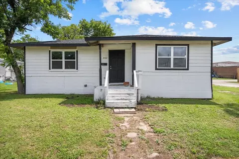 202 N Commerce St, Mart, TX 76664