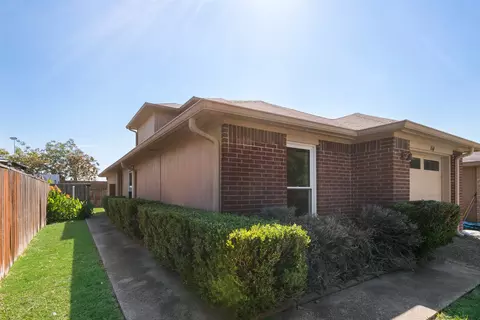 3840 Scarsdale Ln, Dallas, TX 75227