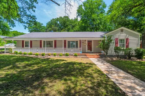 612 W Simmons St, Weatherford, TX 76086