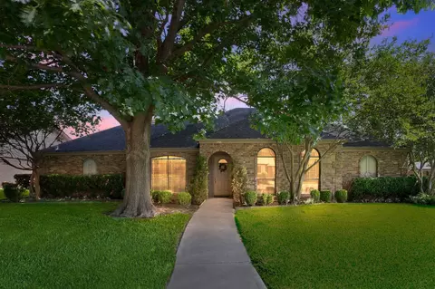 227 Meadowlark Ln, Duncanville, TX 75137
