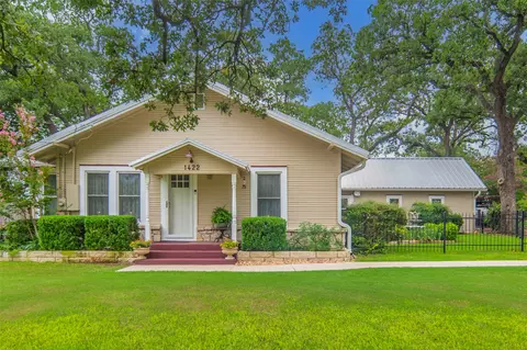 1422 E Bankhead Dr, Weatherford, TX 76086