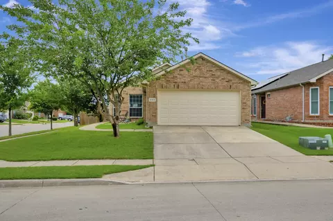 2152 Charmion Ln, Fort Worth, TX 76131