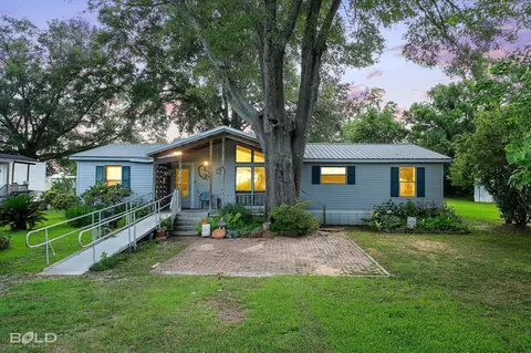 172 Vienna Pkwy, Natchitoches, LA 71457