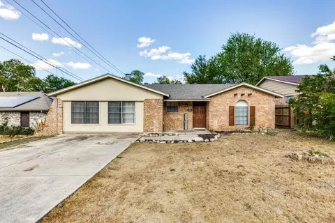1309 Meadow Park Dr, White Settlement, TX 76108