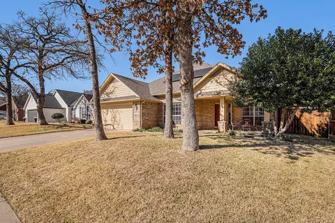 813 Royal Oak Ln, Burleson, TX 76028