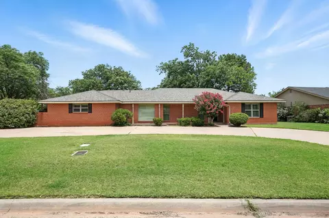 2002 River Oaks Cir, Abilene, TX 79605