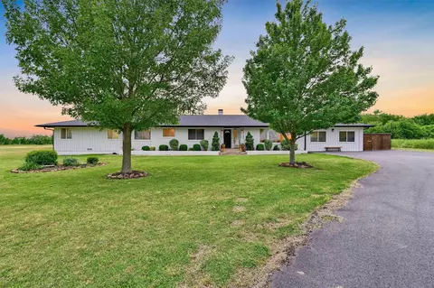 3300 Rex Cruse Dr, Sherman, TX 75092