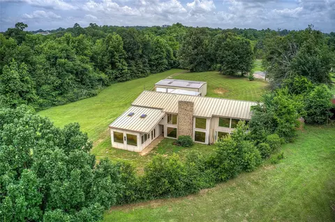 950 Gilmer Rd, Winnsboro, TX 75494