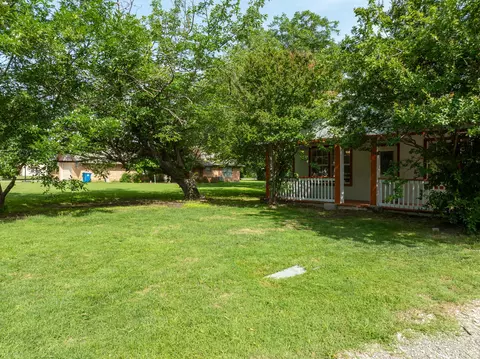 Exterior - 105 E North St, Itasca, TX 76055 photo 4 of 7
