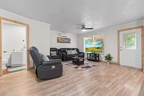 Living - 105 E North St, Itasca, TX 76055 photo 1 of 3