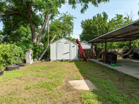 Exterior - 105 E North St, Itasca, TX 76055 photo 5 of 7
