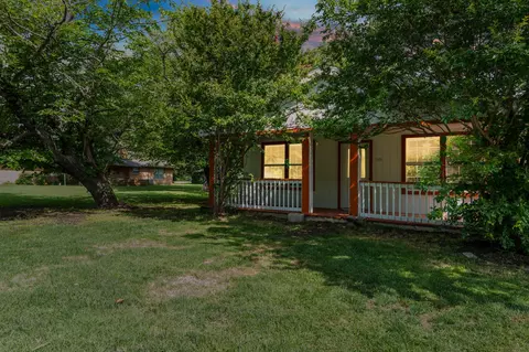 Exterior - 105 E North St, Itasca, TX 76055 photo 3 of 7
