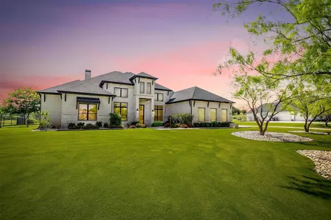 720 Glade Park Ct, Azle, TX 76020