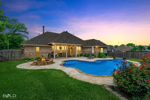 1749 Turning Leaf Trl, Haughton, LA 71037