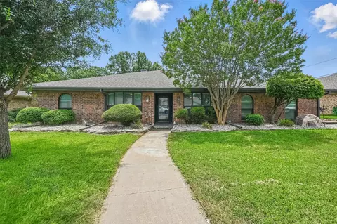 1020 Auburn Dr, Arlington, TX 76012