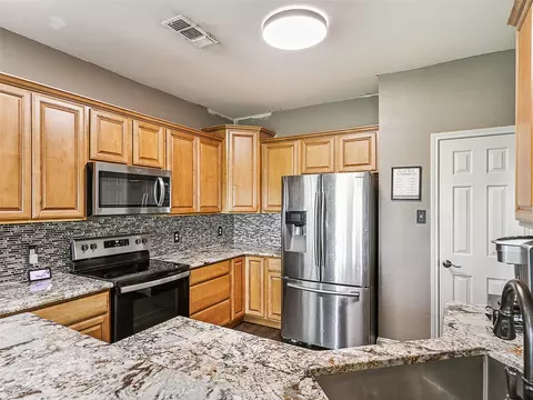 157 Castleridge Dr #B, Little Elm, TX 75068