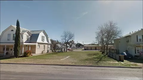 207 W 1st St, San Angelo, TX 76903