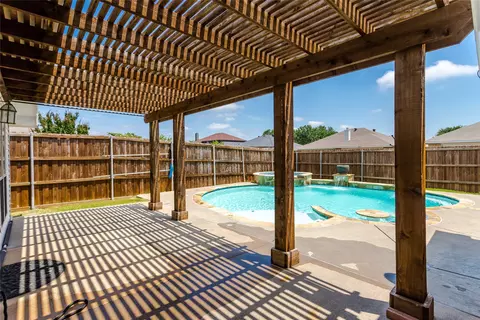 432 Maplegrove Dr, Cedar Hill, TX 75104