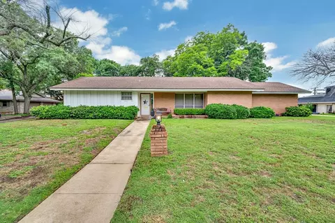 2832 Wooded Acres Dr, Waco, TX 76710