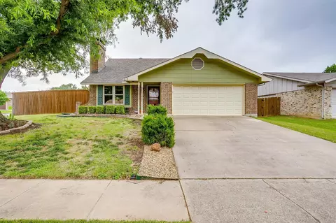 2305 Hollybush Ln, Bedford, TX 76021
