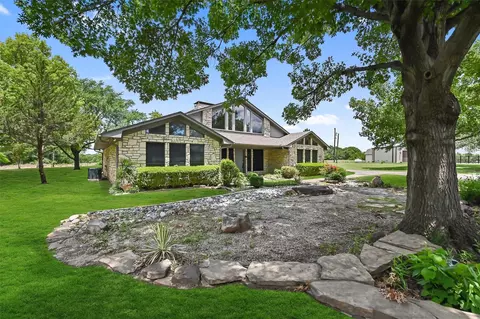 211 Melrose Cir, Denison, TX 75020