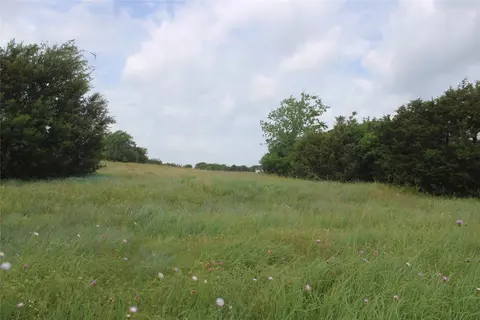 7452 Saint Augustine Dr, Cleburne, TX 76033 photo 2