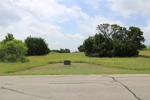 7452 Saint Augustine Dr, Cleburne, TX 76033 photo 3