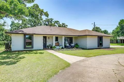112 Woodbine Dr, Burleson, TX 76028