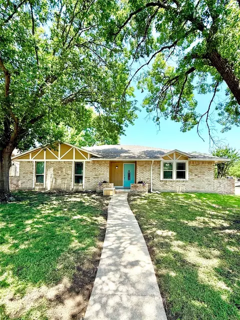 701 Lindenwood Dr, Lancaster, TX 75134