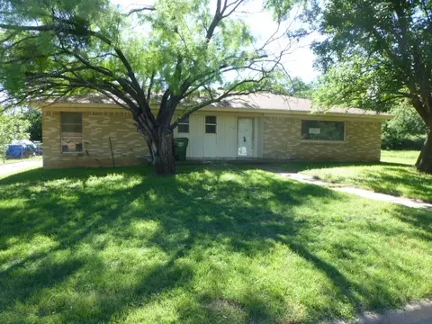 809 Park Dr, Mineral Wells, TX 76067