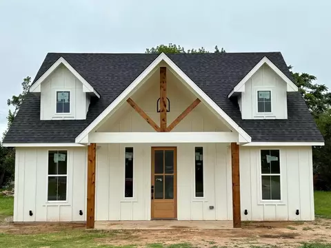 301 S Oak St, Boyd, TX 76023
