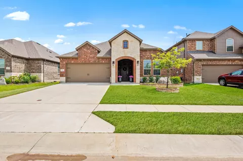 10920 Los Alamos Dr, Aubrey, TX 76227