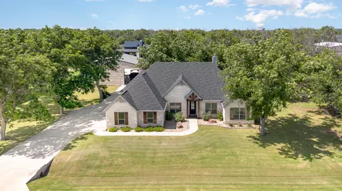 3011 Skyhawk Dr, Granbury, TX 76049