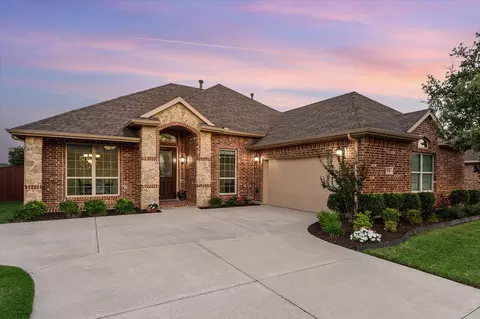 7636 Town Lake Dr, Grand Prairie, TX 75054