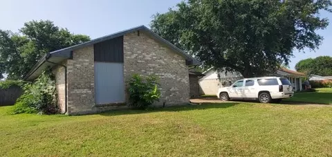 918 Greenbriar Dr, Garland, TX 75043