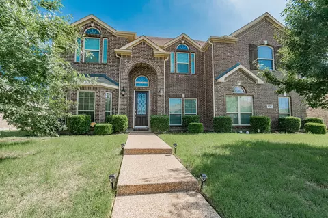 824 Regal Bluff Ln, Desoto, TX 75115