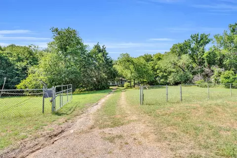 933 El Camino Rd, Waxahachie, TX 75167