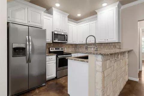406 Spring St, Mcgregor, TX 76657 photo 4