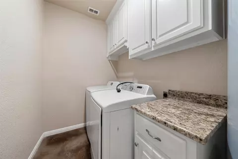 406 Spring St, Mcgregor, TX 76657 photo 9