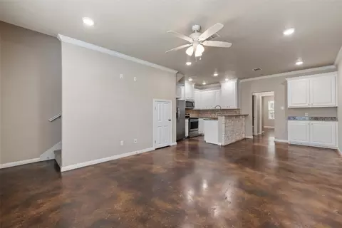 406 Spring St, Mcgregor, TX 76657 photo 7