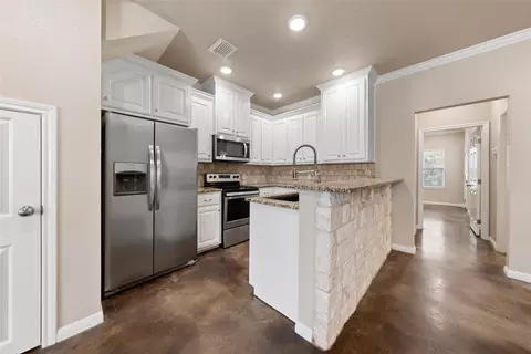 406 Spring St, Mcgregor, TX 76657 photo 5